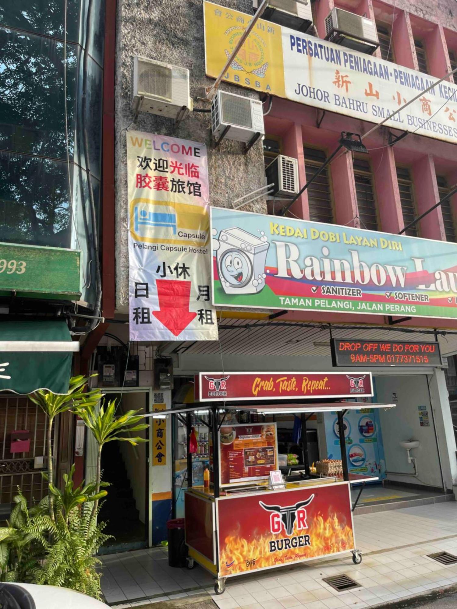 Pelangi Capsule Hostel Johor Bahru Esterno foto