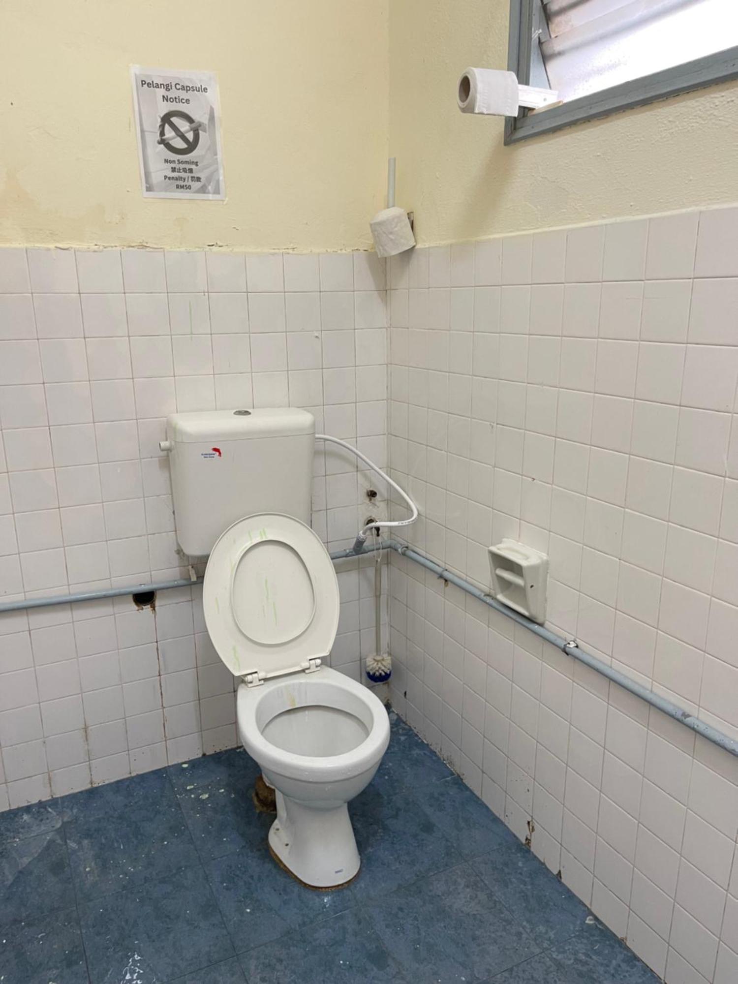 Pelangi Capsule Hostel Johor Bahru Esterno foto