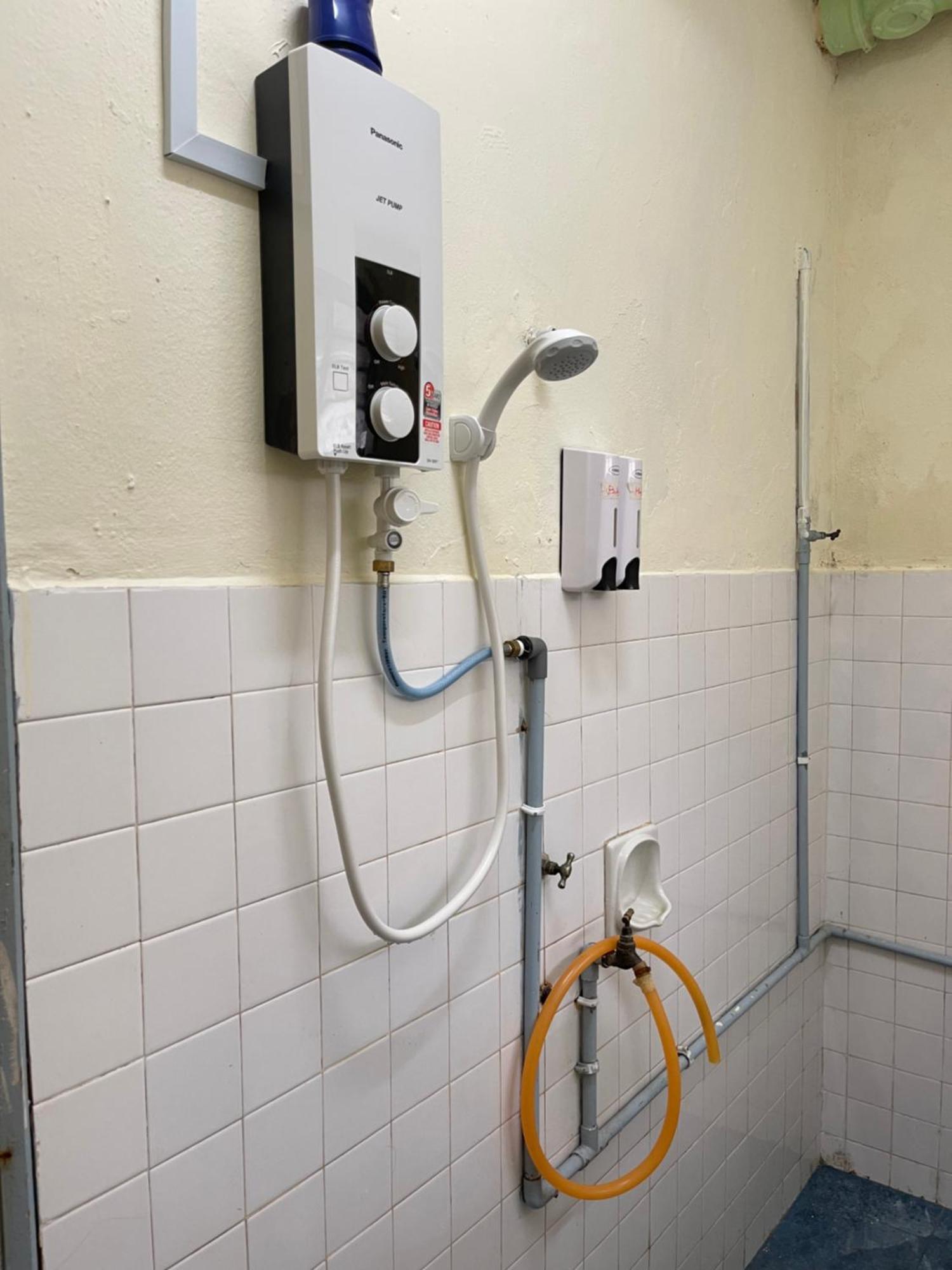 Pelangi Capsule Hostel Johor Bahru Esterno foto